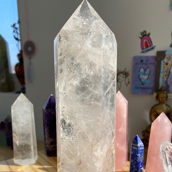Clear quartz tower. CHUNKY! 6 inches tall! Full of SPARKLES!Crown chakra crystal - Picture 5 of 6